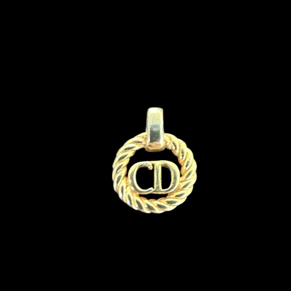 Authentic DIOR Pendant with CD Logo - Picture 1 of 2